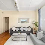 Stylish Bondi Icebergs Ocean View Garden Apartment