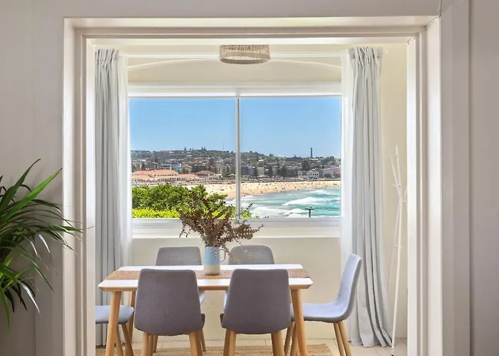 Stylish Bondi Icebergs Ocean View Garden Apartment