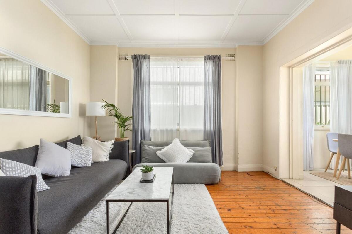 Stylish Bondi Icebergs Ocean View Garden Apartment *